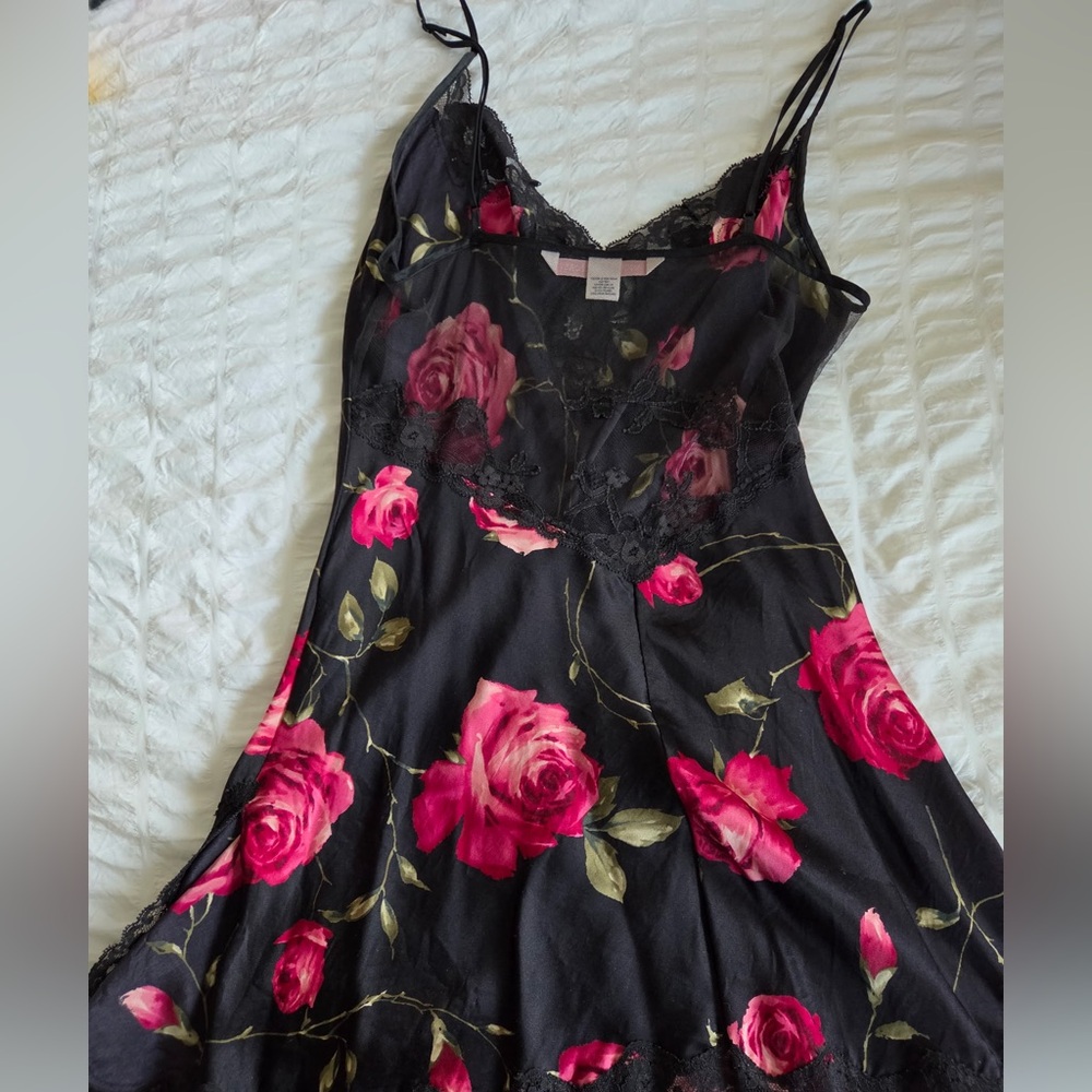 Vintage 2002 Victoria's Secret Silk Rose Print Slip Dress Lingerie - MINT!